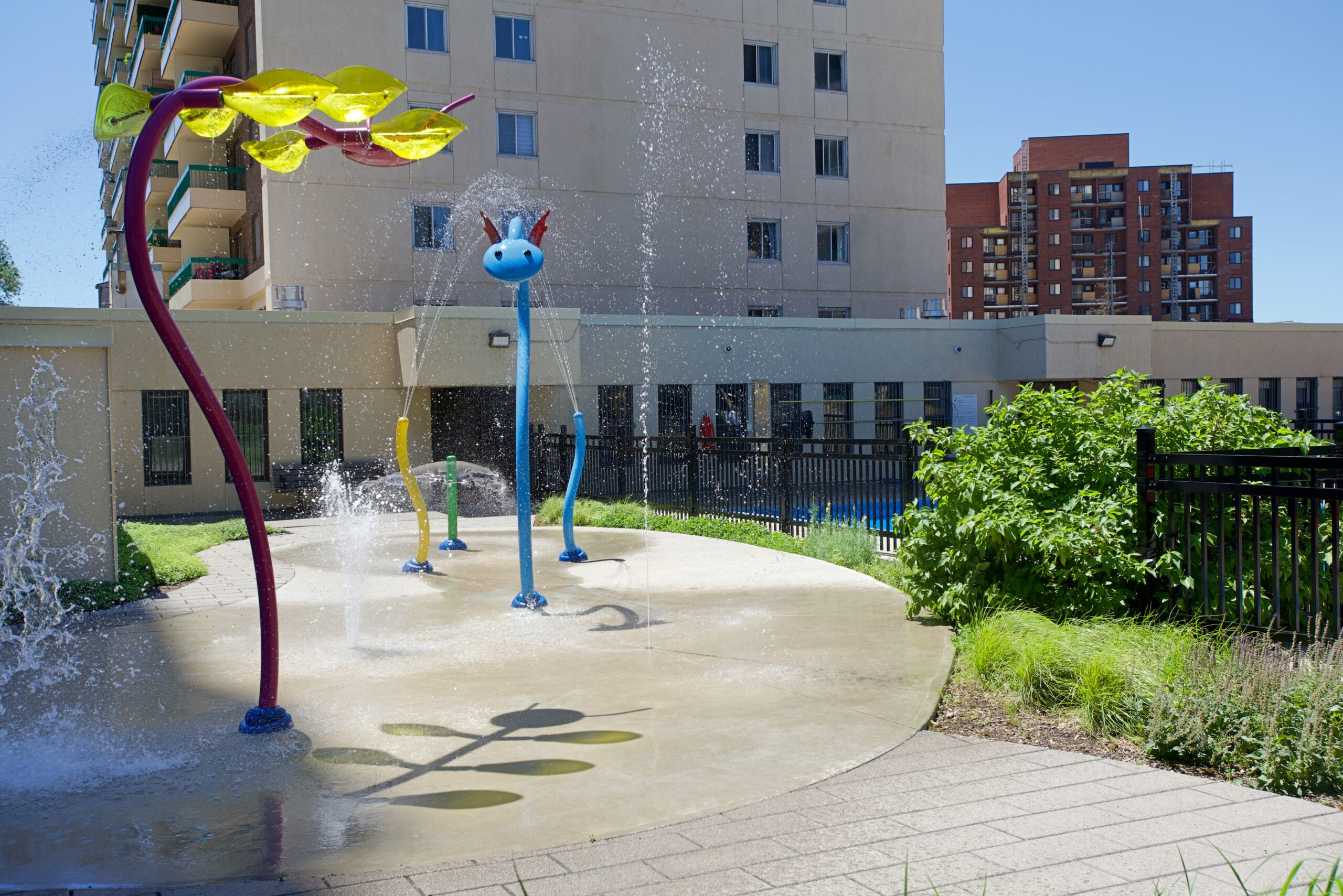 Jeux d’eau près de la piscine
