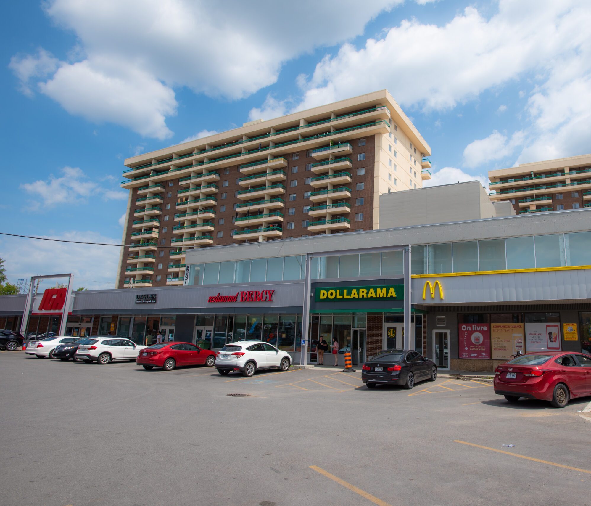 Centre commercial Place Frontenac relié aux Tours Frontenac