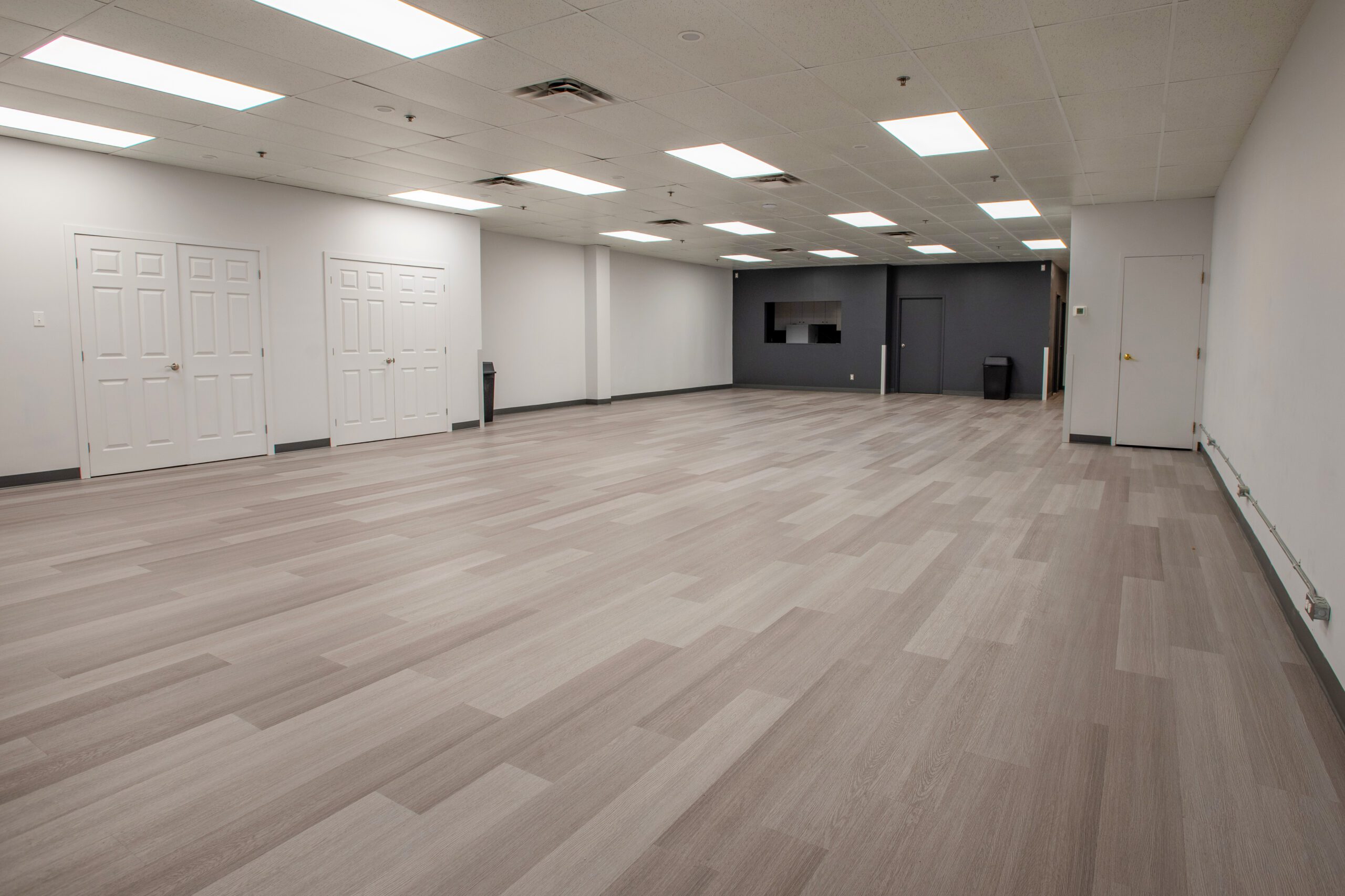 Salon rose, disponible pour location