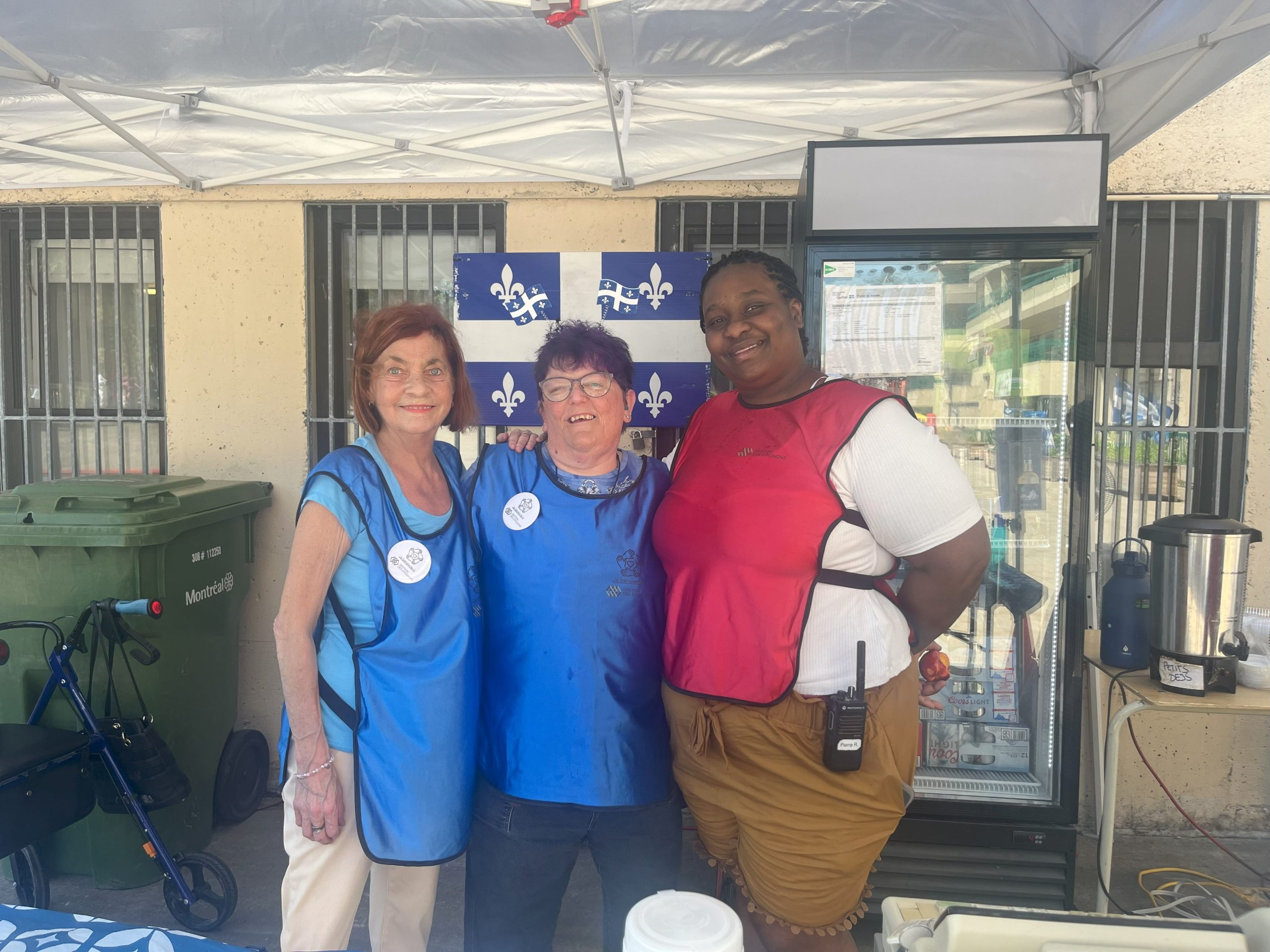 L'équipe de Gestion des Trois Pignons et un groupe de locataires bénévoles étaient de service le 24 juin dernier pour assurer des festivités fluides et réussies.